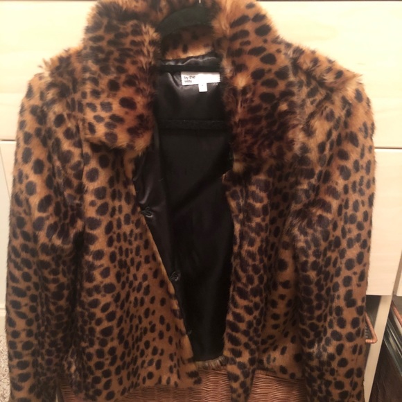by the way. Casey Leopard Faux Fur Coat In Leopard - Picture 3 of 3